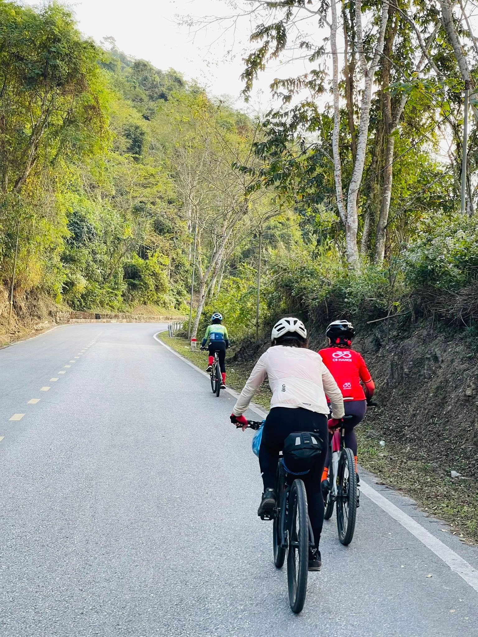 De Ultieme Gids voor een Fietstocht Ha Giang: Fietsen door het Magische Noorden van Vietnam